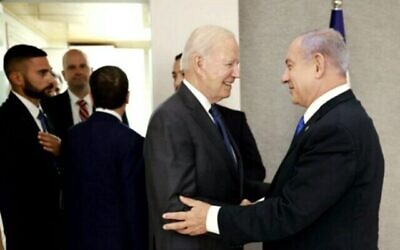 Le président américain Joe Biden (à gauche) rencontre le chef de l'opposition Benjamin Netanyahu à la résidence du président à Jérusalem, le 14 juillet 2022. (Crédit : GPO) Le président américain Joe Biden (à gauche) rencontre le chef de l'opposition Benjamin Netanyahu à la résidence du président à Jérusalem, le 14 juillet 2022. (Crédit : GPO)