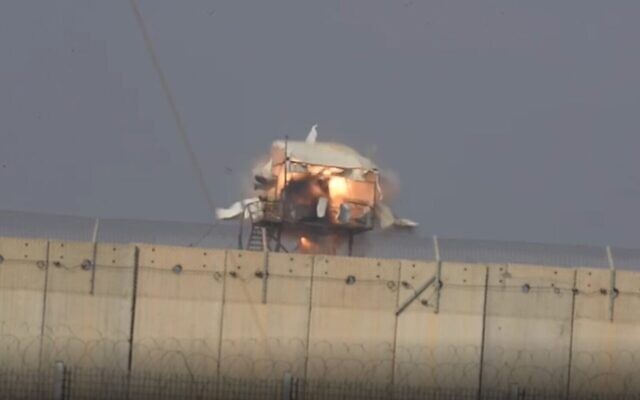 Capture d'écran de la vidéo de Tsahal montrant une frappe sur un poste d'observation d'un groupe terroriste à Gaza, qui surplombe une communauté frontalière israélienne. La frappe a été effectuée en réponse à des tirs de roquettes, le 18 juin 2022. (Crédit : Tsahal) Capture d'écran de la vidéo de Tsahal montrant une frappe sur un poste d'observation d'un groupe terroriste à Gaza, qui surplombe une communauté frontalière israélienne. La frappe a été effectuée en réponse à des tirs de roquettes, le 18 juin 2022. (Crédit : Tsahal)