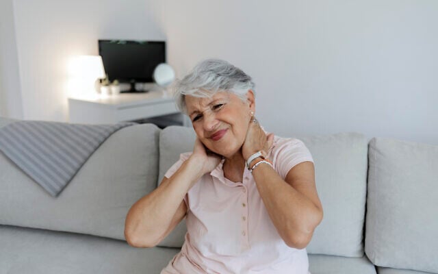 Illustration : une femme souffrant de douleurs chroniques intenses (Crédit : Jelena Stanojkovic via iStock via Getty Images) Illustration : une femme souffrant de douleurs chroniques intenses (Crédit : Jelena Stanojkovic via iStock via Getty Images)