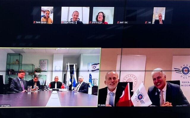 Israël et la Turquie signent un accord-cadre sur l'aviation civile le 7 juillet 2022. (Crédit: Boaz Oppenheim, GPO) Israël et la Turquie signent un accord-cadre sur l'aviation civile le 7 juillet 2022. (Crédit: Boaz Oppenheim, GPO)