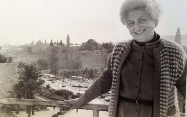Tamar Eshel en 1977. (Crédit : Wikipedia/ Creative Commons)