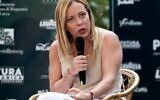 Giorgia Meloni, chef du parti Fratelli d'Italia, lors d'une interview à Marina di Pietrasanta, le 4 août 2022. (Crédit : Riccardo Dalle Luche / ANSA / AFP)