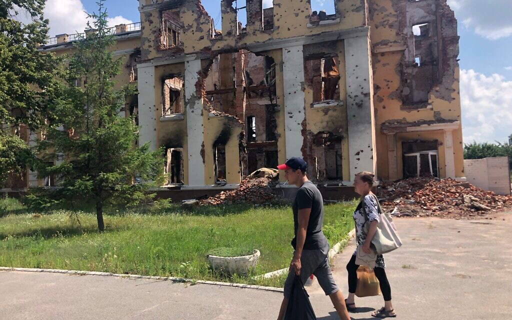 Une école à Kharkiv, le 27 juillet 2022 (Crédit : Lazar Berman/The Times of Israel)