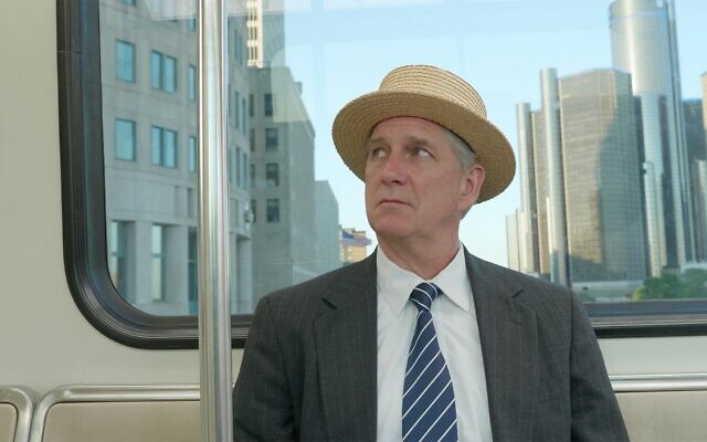 Le fantôme d'Henry Ford, joué par John Lepard, un passe-temps agréable sur le People Mover de Detroit avec "10 Questions for Henry Ford" (Crédit : Andy Kirshner)
