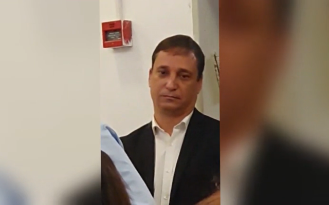 Dudu Laniado, un candidat disqualifié lors des primaires du parti Likud. (Crédit : Capture d'écran de la Douzième chaîne ; utilisée conformément à la clause 27a de la loi sur les droits d'auteur) Dudu Laniado, un candidat disqualifié lors des primaires du parti Likud. (Crédit : Capture d'écran de la Douzième chaîne ; utilisée conformément à la clause 27a de la loi sur les droits d'auteur)