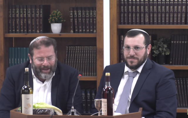 Le rabbin Amichai Eliyahu, à droite, 4eme sur la liste d'extrême-droite Otzma Yehudit aux élections législatives israéliennes de 2022 qui auront lieu le 1er novembre. (Crédit : Capture d'écran/YouTube) Le rabbin Amichai Eliyahu, à droite, 4eme sur la liste d'extrême-droite Otzma Yehudit aux élections législatives israéliennes de 2022 qui auront lieu le 1er novembre. (Crédit : Capture d'écran/YouTube)