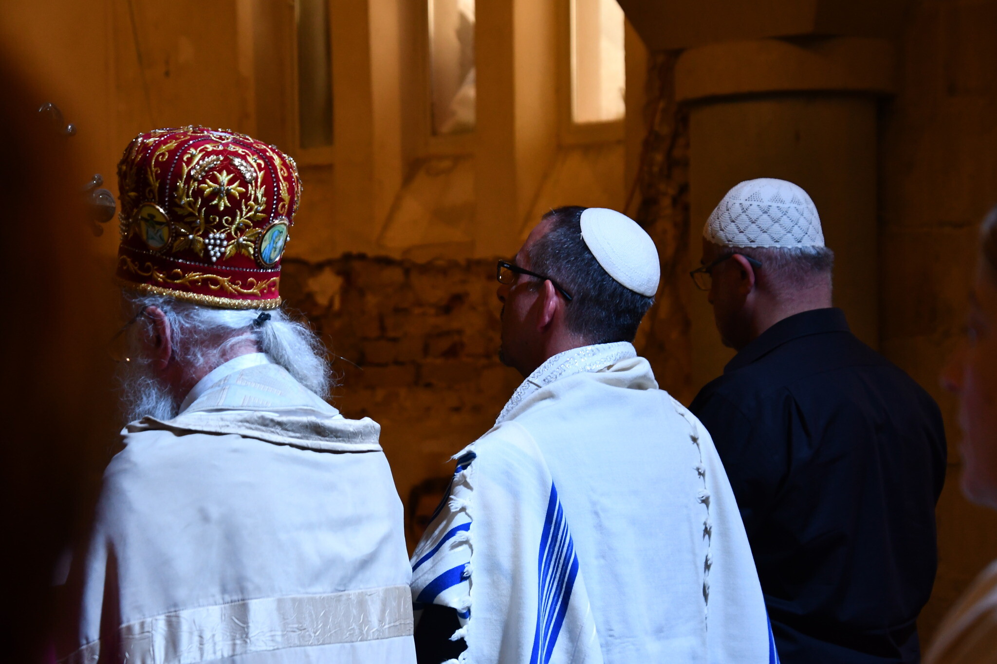 La cathédrale de la paix de Tbilissi abrite une église, une synagogue et une mosquée dans un ancien entrepôt. (Crédit : Nano Saralishvili/via JTA)