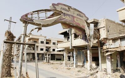 Des bâtiments totalement détruits à Daraya, dans la banlieue de Damas, le 26 août 2016. (Crédit : AP)