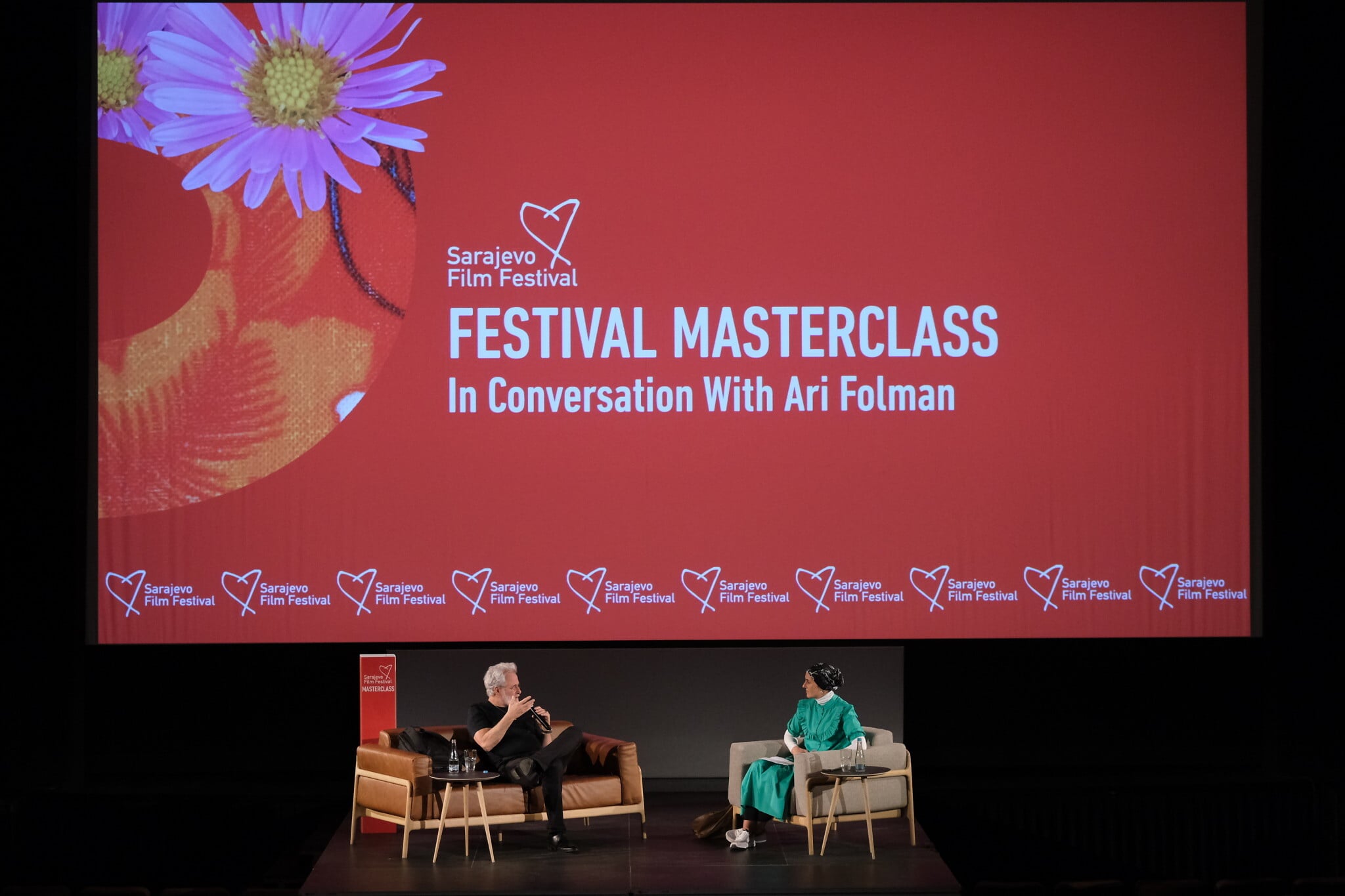 Le réalisateur israélien Ari Folman pendant une master class au festival du film de Sarajevo, en Bosnie-Herzégovine, au mois d'août 2022. (Crédit :Sarajevo Film Festival/ Obala Art Centar)