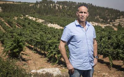 Amitai Porat, alors secrétaire général du Mouvement des kibboutz religieux, dans l’implantation de Kfar Etzion, en Cisjordanie, le 10 juillet 2016. (Crédit : Hadas Parush/Flash90)