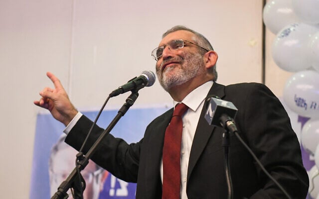Michael Ben Ari, alors membre du parti Otzma Yehudit, s'exprimant lors d’un événement électoral du parti Otzma Yehudit, à Bat Yam, le 6 avril 2019. (Crédit : Flash90) Michael Ben Ari, alors membre du parti Otzma Yehudit, s'exprimant lors d’un événement électoral du parti Otzma Yehudit, à Bat Yam, le 6 avril 2019. (Crédit : Flash90)