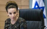 La députée Idit Silman présidant une commission de la Santé de la Knesset, le 7 juin 2022. (Crédit : Olivier Fitoussi/Flash90)