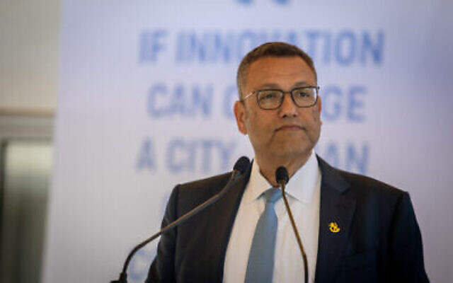 Le maire de Jérusalem, Moshe Lion, s'exprimant à Jérusalem, le 10 juillet 2022. (Crédit : Yonatan Sindel/Flash90)