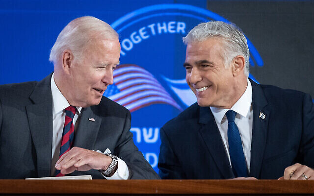 Le président américain Joe Biden lors d'une conférence de presse conjointe avec le premier ministre Yair Lapid, à Jérusalem, le 14 juillet 2022. (Crédit : Emil Salman/POOL) Le président américain Joe Biden lors d'une conférence de presse conjointe avec le premier ministre Yair Lapid, à Jérusalem, le 14 juillet 2022. (Crédit : Emil Salman/POOL)