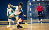 Le dernier match de futsal entre les États-Unis et l'Australie dans le cadre des Maccabiades à Jérusalem, le 22 juillet 2022. (Crédit : Oren Ben Hakoon/Flash90)