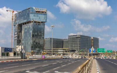 Illustration : Un chantier de construction à Rishon Lezion, le 8 août 2022. (Crédit : Yossi Aloni/Flash90)