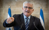 Le député Eli Avidar prend la parole lors d’une conférence de presse à la Knesset le 15 août 2022. (Crédit : Oren Ben Hakoon/Flash90)