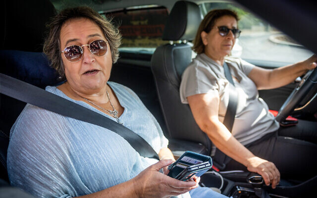 La cheffe du Syndicat des enseignants israéliens, Yaffa Ben David arrivant pour des négociations au ministère des Finances à Jérusalem, le 30 août 2022. (Crédit : Yonatan Sindel/Flash90) La cheffe du Syndicat des enseignants israéliens, Yaffa Ben David arrivant pour des négociations au ministère des Finances à Jérusalem, le 30 août 2022. (Crédit : Yonatan Sindel/Flash90)