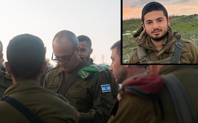 Le chef du Commandement central de l'armée israélienne, Yehuda Fuchs, sur le site où le sergent Nathan Fitoussi (encart) a été tué par un tir ami à côté de Tulkarem, une ville de Cisjordanie, le 16 août 2022. (Crédit : Armée israélienne)