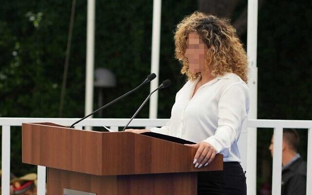 La nouvelle directrice du renseignement du Mossad, connue sous le nom d'Aleph, est la première femme à occuper ce poste. Sa nomination a été annoncée le 18 août 2022. (Crédit : Porte-parole du ministère de la Défense)