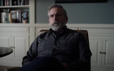 Steve Carell jouant le rôle d'un thérapeute juif nommé Alan Strauss dans la nouvelle série de FX "The Patient". (Crédit : Capture d'écran de YouTube)