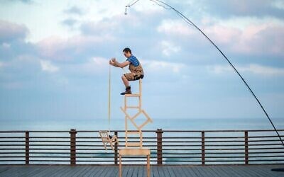 High Light" de Looky Circus au 31e Festival des marionnettes de Jérusalem, du 14 au 18 août 2022. (Crédit : Avec l'aimable autorisation de Hadar Berel)