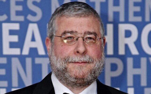 Le rabbin Pinchas Goldschmidt assistant à la remise du Breakthrough Prize 2017 au centre de recherche Ames de la NASA à Mountain View, en Californie, le 4 décembre 2016. (Crédit : Kimberly White/Getty Images North America/AFP)