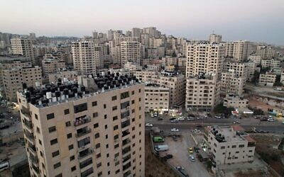 Vue aérienne de Kafr Aqab, un quartier de Jérusalem près de Ramallah en Cisjordanie, le 29 août 2022. (Crédit ! Ahmad Gharabli/AFP)