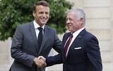 Le président français Emmanuel Macron (à gauche) accueille le roi Abdallah de Jordanie avant leur rencontre à l'Elysée à Paris, le 14 septembre 2022. (Crédit : Ludovic MARIN / AFP)
