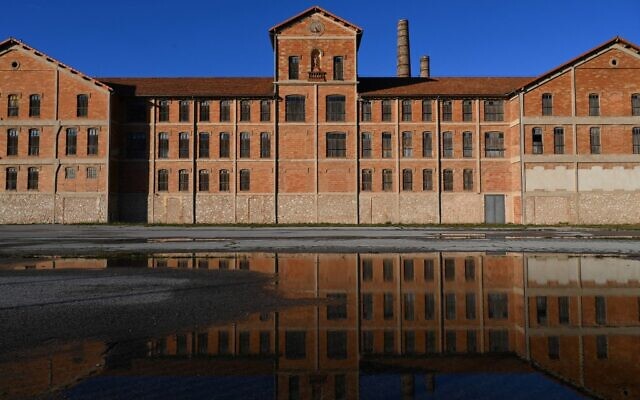 Une vue générale du Camp des Milles à Aix-en-Provence, dans le sud de la France, sur cette photo d'archive prise le 10 décembre 2021. (Crédit : Nicolas Tucat/AFP) Une vue générale du Camp des Milles à Aix-en-Provence, dans le sud de la France, sur cette photo d'archive prise le 10 décembre 2021. (Crédit : Nicolas Tucat/AFP)