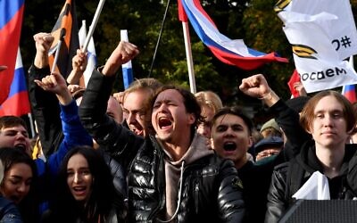 Un rassemblement et un concert en faveur des référendums d'annexion dans les régions d'Ukraine tenues par la Russie, à Saint-Pétersbourg, le 23 septembre 2022. (Crédit : Olga MALTSEVA / AFP)