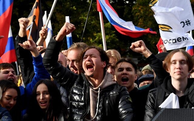 Un rassemblement et un concert en faveur des référendums d'annexion dans les régions d'Ukraine tenues par la Russie, à Saint-Pétersbourg, le 23 septembre 2022. (Crédit : Olga MALTSEVA / AFP) Un rassemblement et un concert en faveur des référendums d'annexion dans les régions d'Ukraine tenues par la Russie, à Saint-Pétersbourg, le 23 septembre 2022. (Crédit : Olga MALTSEVA / AFP)