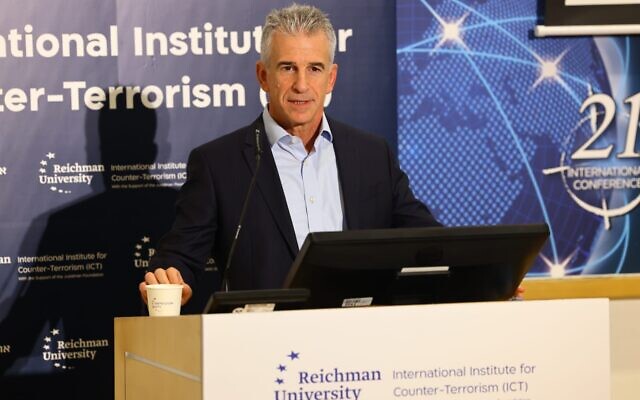 Le chef du Mossad, David Barnea, s'exprime lors de la conférence annuelle de l’Institute of Counter-terrorism (ICT) à l'Université Reichman à Herzliya, le 12 septembre 2022. (Crédit : Gilad Kavalerchik)