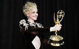 Julia Garner accepte l'Emmy pour le meilleur second rôle féminin dans une série dramatique dans "Ozark" lors de la 74e cérémonie des Emmy Awards à Los Angeles, le 12 septembre 2022. (Crédit : Danny Moloshok/Invision for the Television Academy/AP Images)
