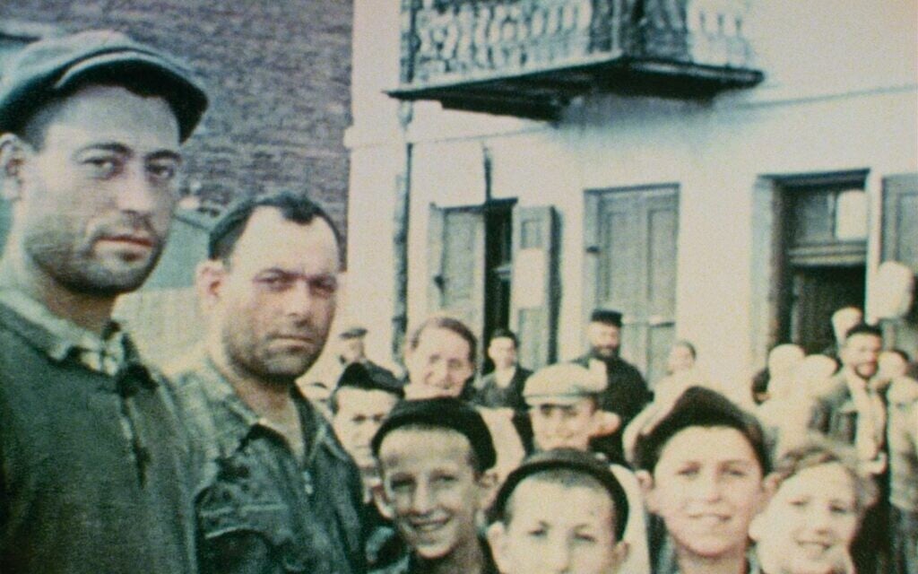 Villageois de Nasielsk, en Pologne, en 1938, qui apparaissent dans "Three Minutes - A Lengthening" de Bianca Stigter (Image reproduite avec l’aimable autorisation de Family Affair Films, © US Holocaust Memorial Museum)