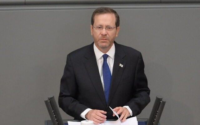 Le président Isaac Herzog s'exprime au Bundestag, le parlement allemand, à Berlin, le 6 septembre 2022. (Crédit : Amos Ben Gershom/GPO)