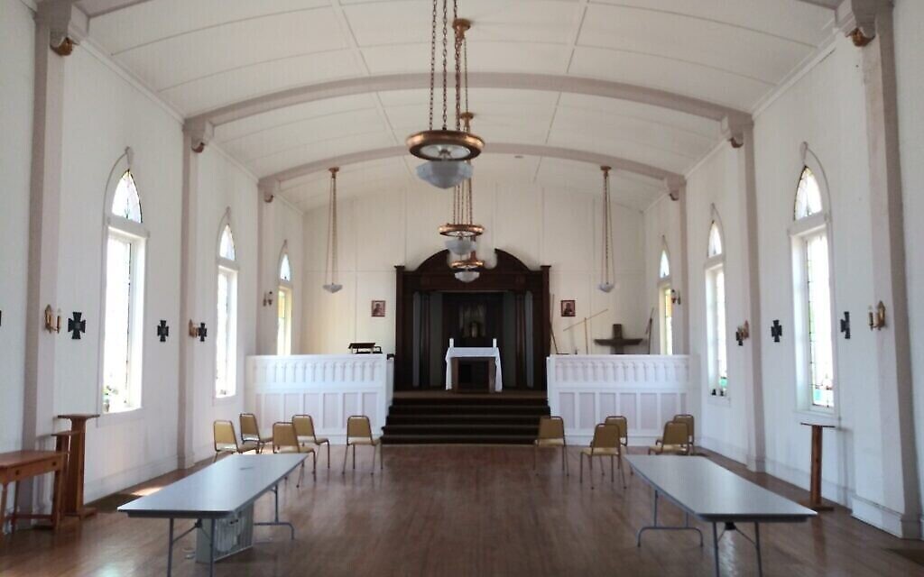 Intérieur de l’église qui abritait autrefois la synagogue Montefiore à Las Vegas, Nouveau-Mexique. (Avec l’aimable autorisation de Las Vegas Jewish Community Inc.)