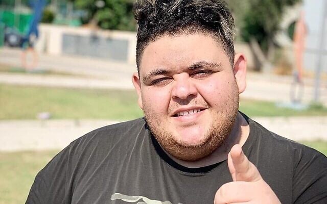 La défunte star israélienne de TikTok Idan Ohayon posant pour une photo qu'il a publiée sur sa page Facebook, le 6 juillet 2019. (Crédit : Idan Ohayon/Facebook) La défunte star israélienne de TikTok Idan Ohayon posant pour une photo qu'il a publiée sur sa page Facebook, le 6 juillet 2019. (Crédit : Idan Ohayon/Facebook)