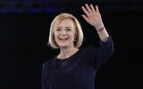 Liz Truss après un rassemblement de campagne pour les élections à la tête du parti Conservateur à la Wembley Arena à Londres, le 31 août 2022. (Crédit : AP Photo/Kirsty Wigglesworth)