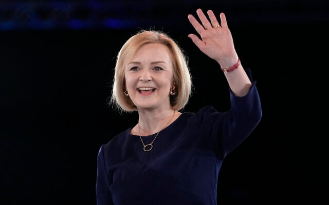 Liz Truss après un rassemblement de campagne pour les élections à la tête du parti Conservateur à la Wembley Arena à Londres, le 31 août 2022. (Crédit : AP Photo/Kirsty Wigglesworth) Liz Truss après un rassemblement de campagne pour les élections à la tête du parti Conservateur à la Wembley Arena à Londres, le 31 août 2022. (Crédit : AP Photo/Kirsty Wigglesworth)