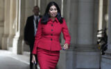 La ministre britannique de l'Intérieur, Suella Braverman, arrivant à Downing Street, pour la première réunion du cabinet depuis l'installation de Liz Truss comme Premier ministre britannique, à Londres, le 7 septembre 2022. (Crédit : AP Photo/Frank Augstein)