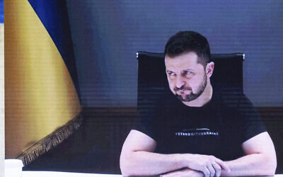 Le président ukrainien Volodymyr Zelensky s'exprimant lors de la Clinton Global Initiative, à New York, le 20 septembre 2022. (Crédit : AP/Julia Nikhinson)