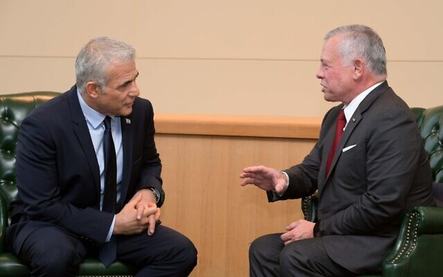 Le Premier ministre Yair Lapid, à gauche, rencontre le roi Abdullah II de Jordanie à New York, le 20 septembre 2022. (Crédit : Avi Ohayon/GPO)