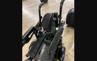 Le fauteuil roulant de Maayan Ziv, détruit après un vol Air Canada Toronto-Tel Aviv. (Crédit : Twitter @maayanziv)