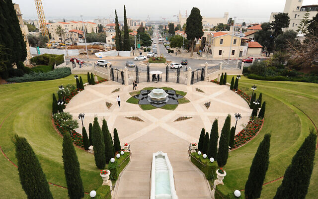 Les jardins de Bahaï, situés sur le Mont Carmel, dans la ville de Haïfa, au nord d'Israël. (Crédit : Mendy Hechtman/FLASH90) Les jardins de Bahaï, situés sur le Mont Carmel, dans la ville de Haïfa, au nord d'Israël. (Crédit : Mendy Hechtman/FLASH90)
