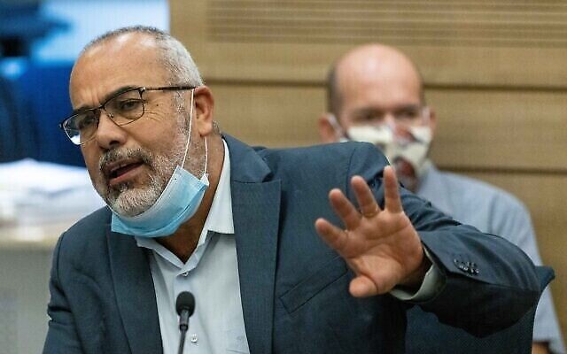Le député de la Liste arabe unie, Osama Saadi, lors d’une réunion de comité à la Knesset, le 5 juillet 2021. (Crédit : Yonatan Sindel/Flash90)