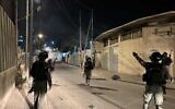 La police des frontières faisant face à des émeutiers palestiniens, à Jérusalem-Est, le 26 septembre 2022. (Crédit : Police israélienne)