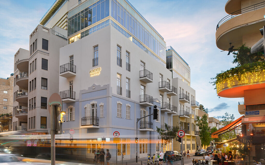 L'hôtel Alberto by Isrotel, dans le centre de Tel Aviv. (Crédit : Lior Grundman)