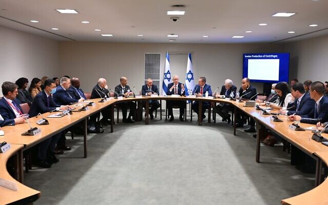 Le ministre de la Défense Benny Gantz lors d'une réunion avec les diplomates des Nations unies, le 12 septembre 2022. (Crédit : Nir Arieli) Le ministre de la Défense Benny Gantz lors d'une réunion avec les diplomates des Nations unies, le 12 septembre 2022. (Crédit : Nir Arieli)
