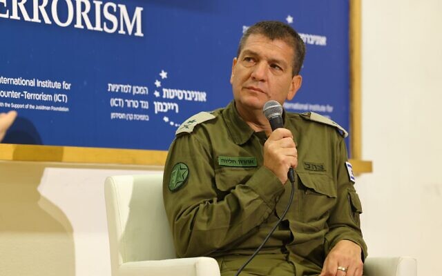 Le chef des renseignements militaires, le général Aharon Haliva, s'exprime lors d'une conférence annuelle à l'Institut national du Contre-terrorisme, à Herzliya, le 13 septembre 2022. (Crédit : Gilad Kavalerchik) Le chef des renseignements militaires, le général Aharon Haliva, s'exprime lors d'une conférence annuelle à l'Institut national du Contre-terrorisme, à Herzliya, le 13 septembre 2022. (Crédit : Gilad Kavalerchik)